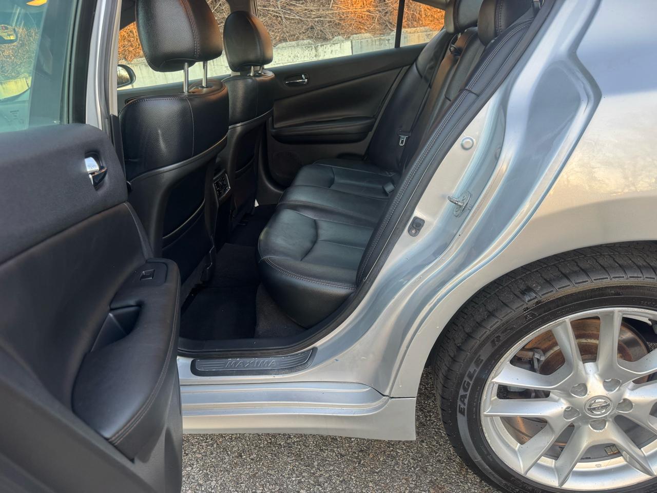 Nissan Maxima SV 2011