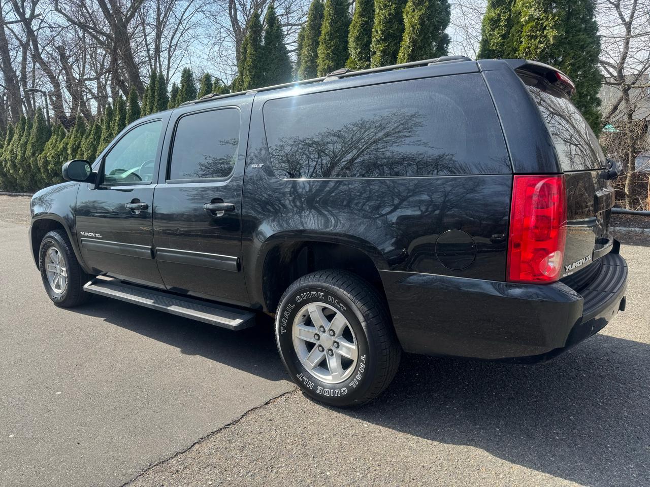 GMC Yukon XL SLT 1/2 Ton 4WD 2013