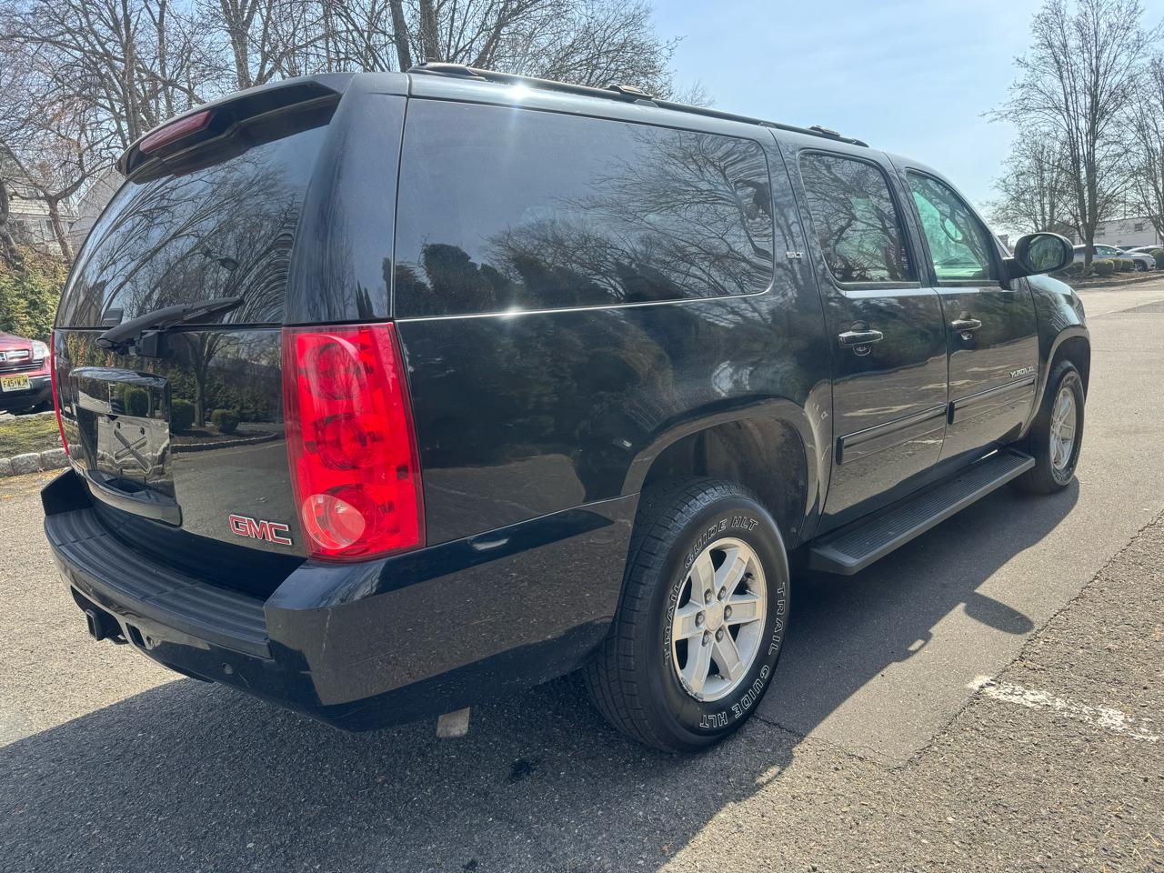 GMC Yukon XL SLT 1/2 Ton 4WD 2013