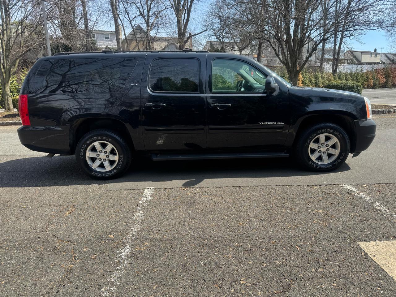 GMC Yukon XL SLT 1/2 Ton 4WD 2013