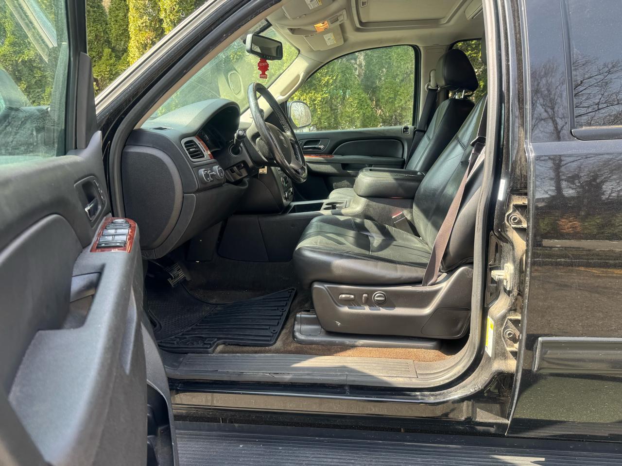 GMC Yukon XL SLT 1/2 Ton 4WD 2013