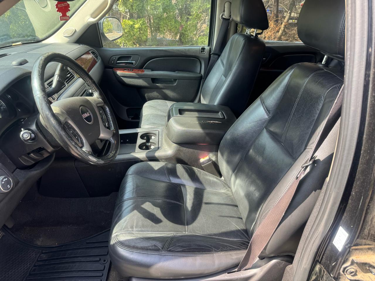 GMC Yukon XL SLT 1/2 Ton 4WD 2013