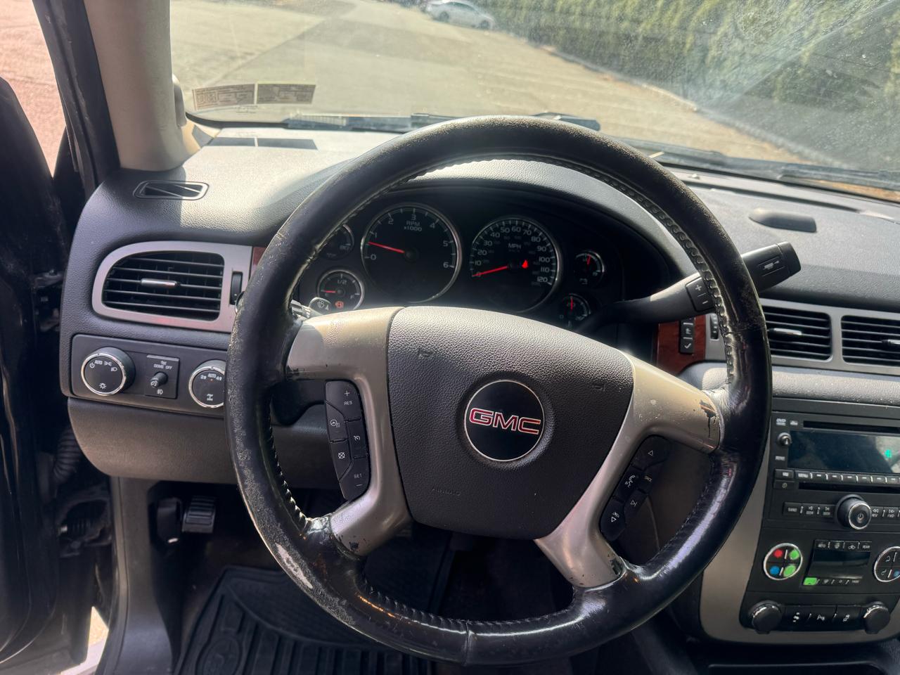 GMC Yukon XL SLT 1/2 Ton 4WD 2013