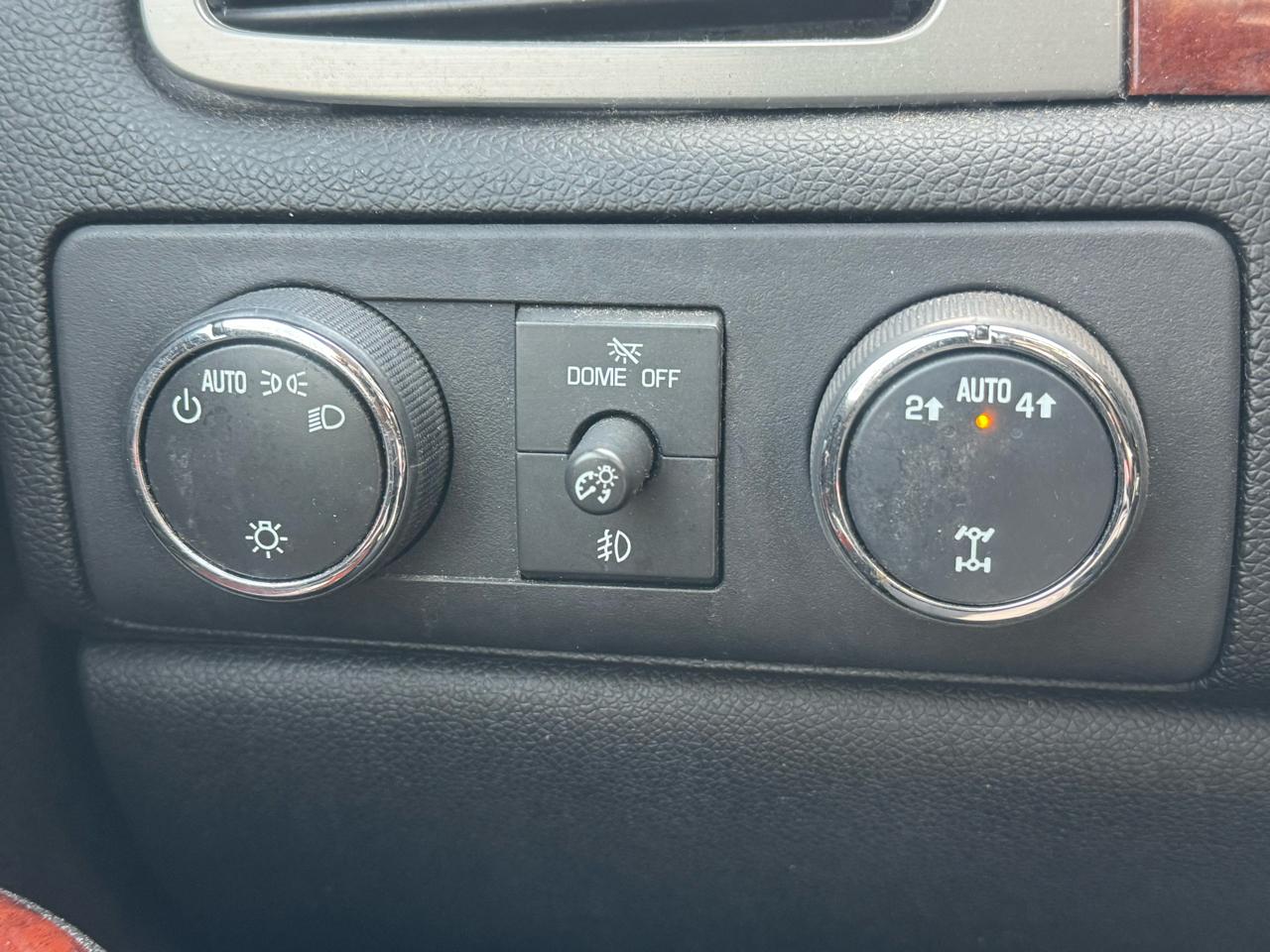 GMC Yukon XL SLT 1/2 Ton 4WD 2013