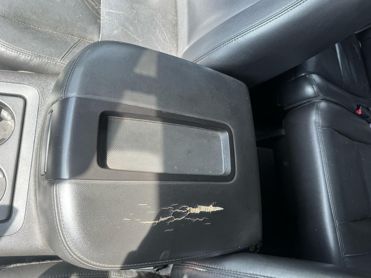 GMC Yukon XL SLT 1/2 Ton 4WD 2013