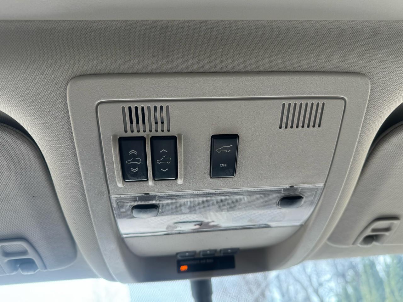 GMC Yukon XL SLT 1/2 Ton 4WD 2013