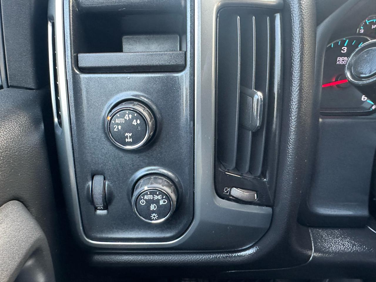 Chevrolet Silverado 1500 Crew Cab 143.5" WB 4WD LT 2015