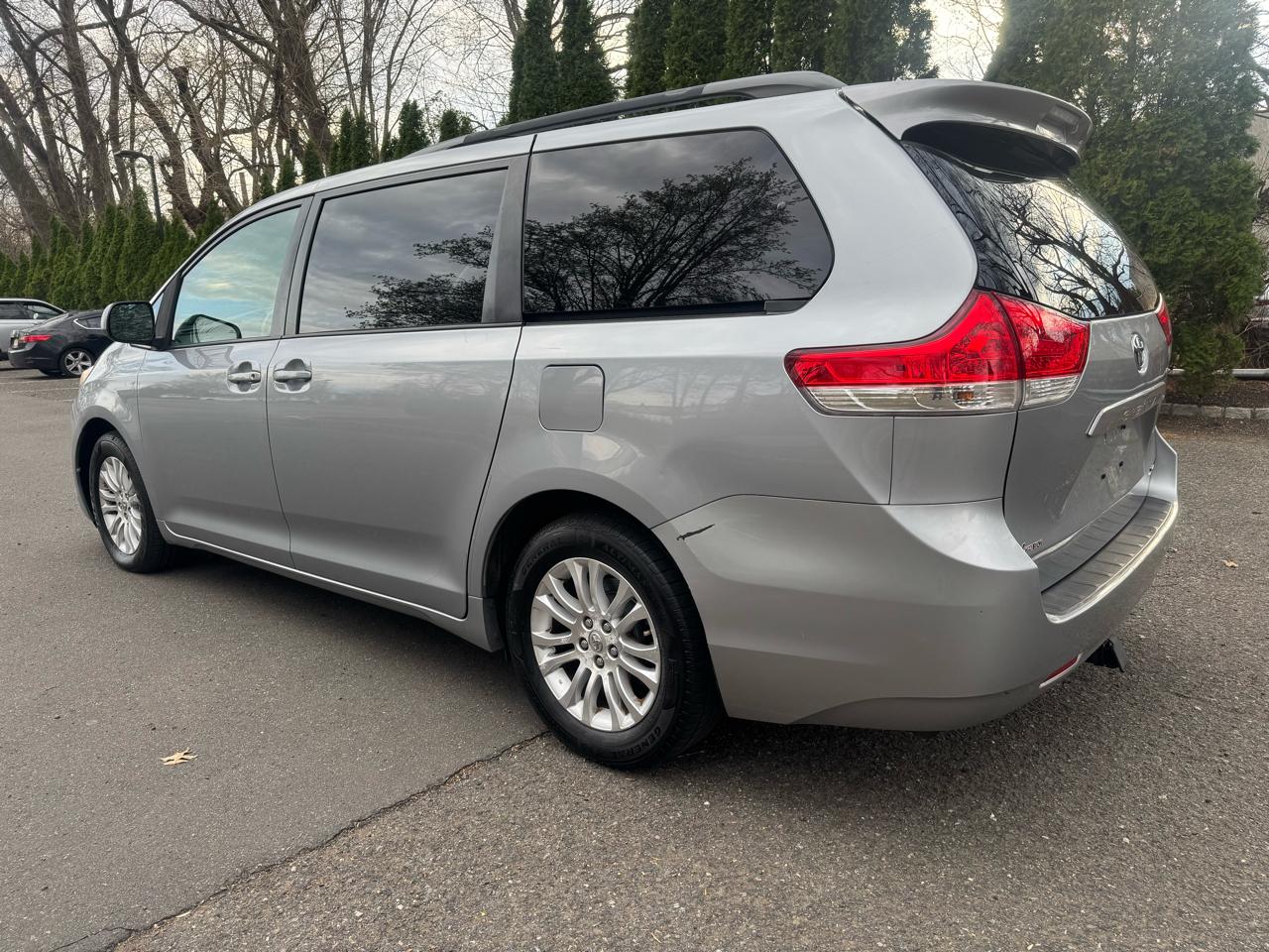Toyota Sienna Limited 7-Pass V6 2011