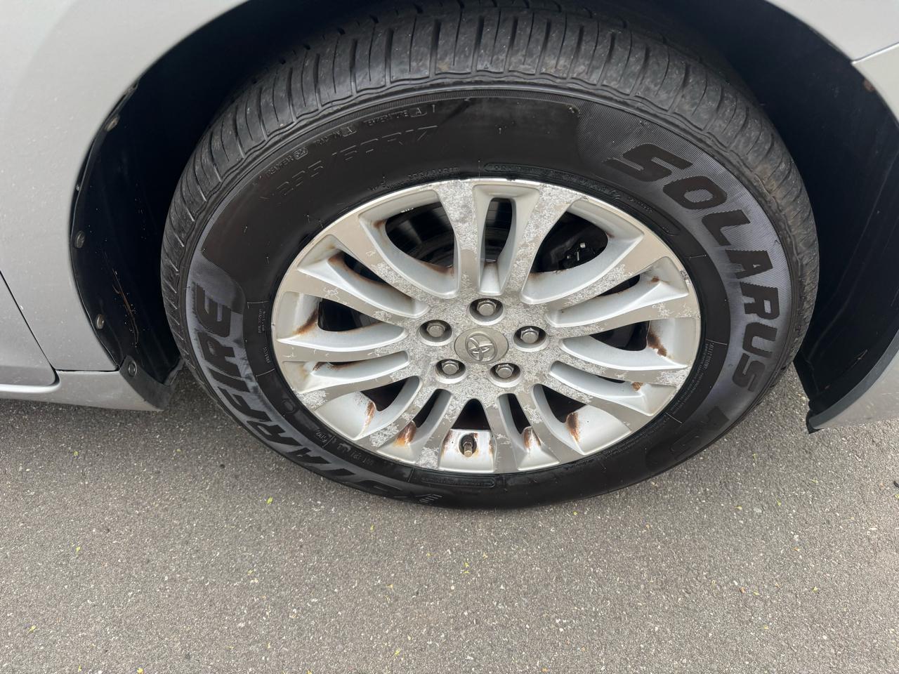 Toyota Sienna Limited 7-Pass V6 2011