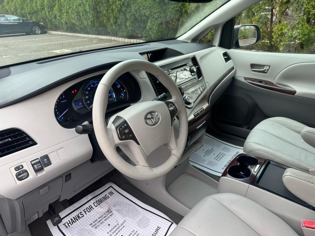 Toyota Sienna Limited 7-Pass V6 2011