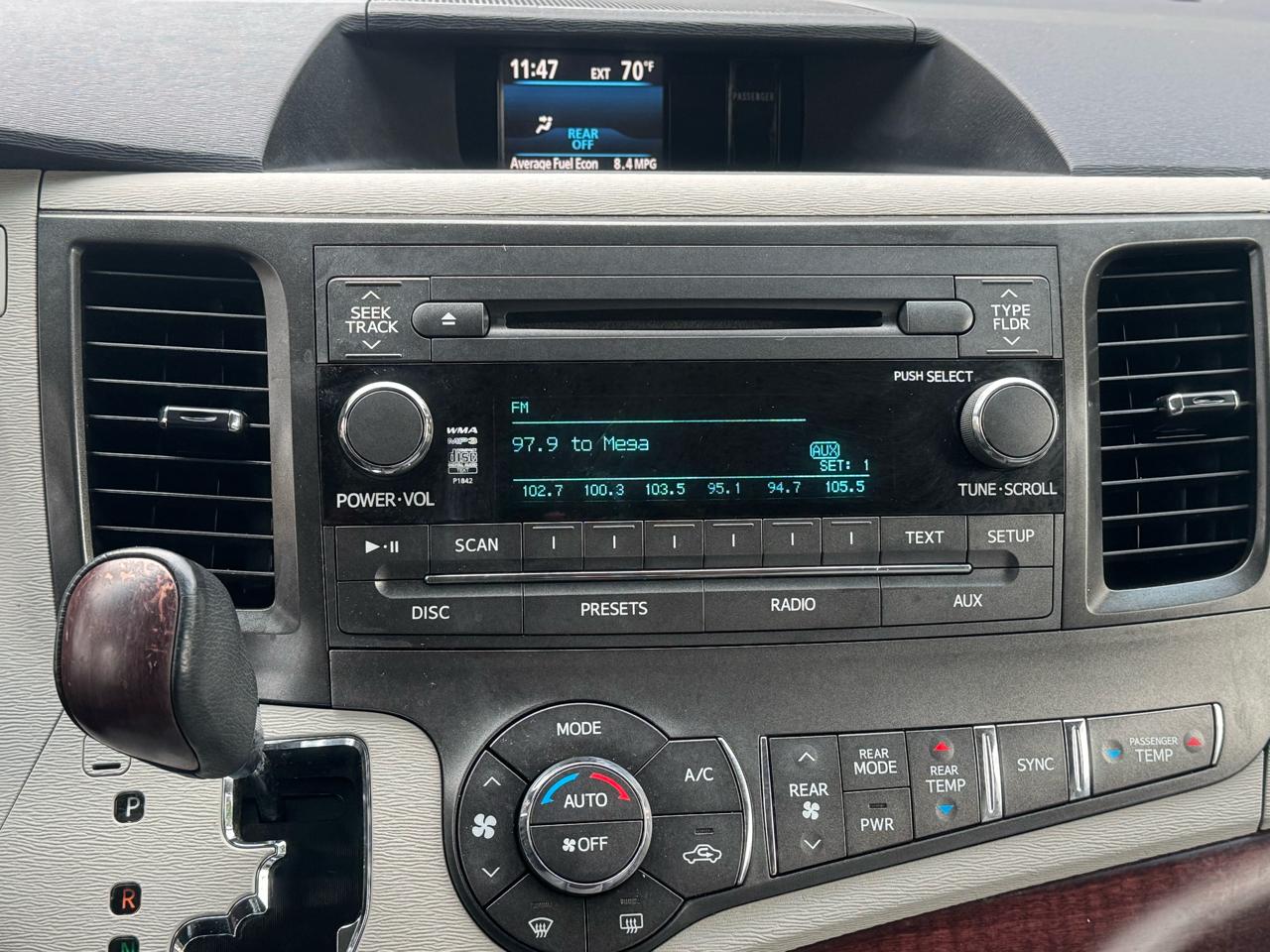 Toyota Sienna Limited 7-Pass V6 2011