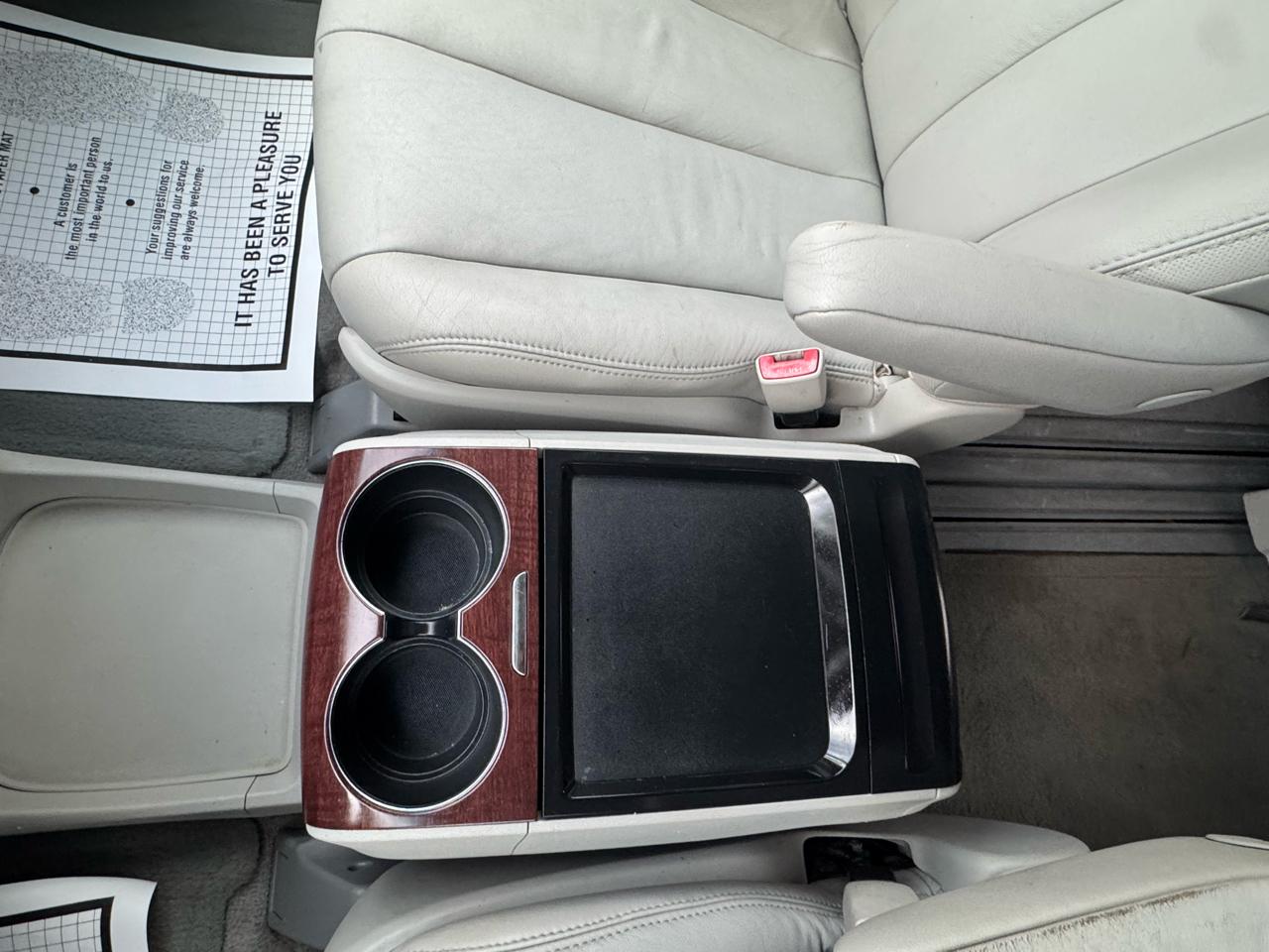 Toyota Sienna Limited 7-Pass V6 2011