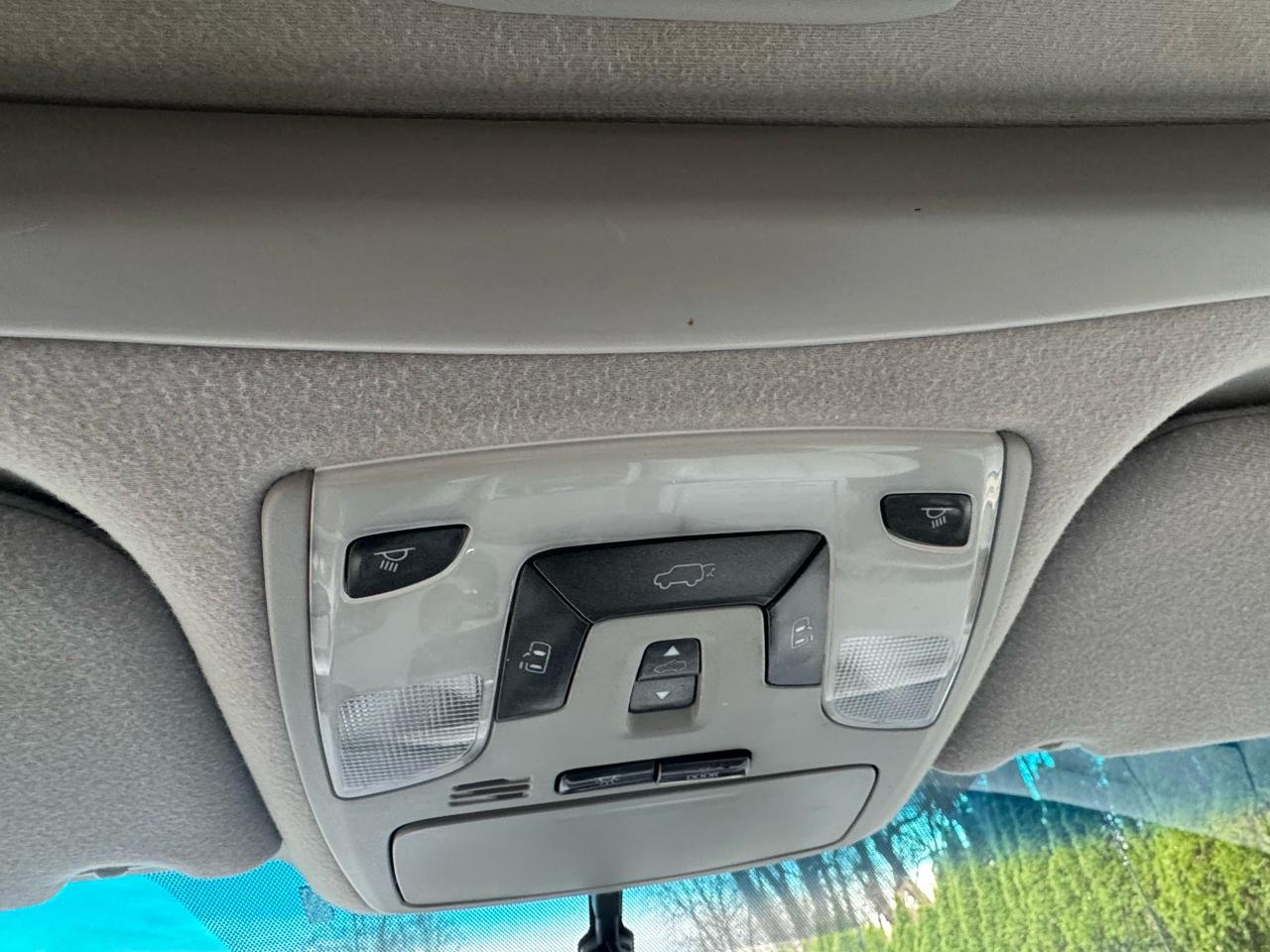 Toyota Sienna Limited 7-Pass V6 2011