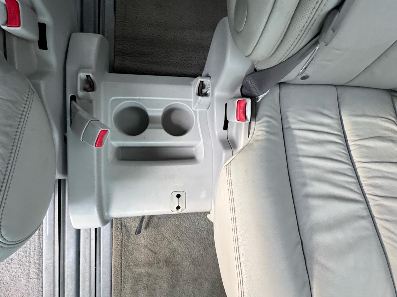 Toyota Sienna Limited 7-Pass V6 2011