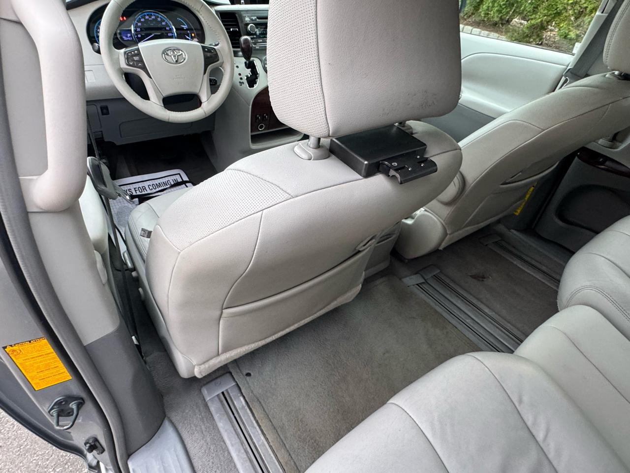 Toyota Sienna Limited 7-Pass V6 2011