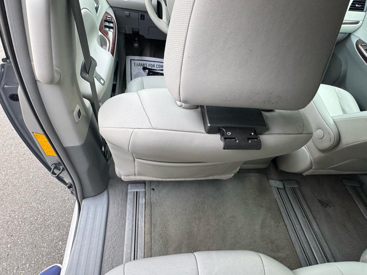 Toyota Sienna Limited 7-Pass V6 2011