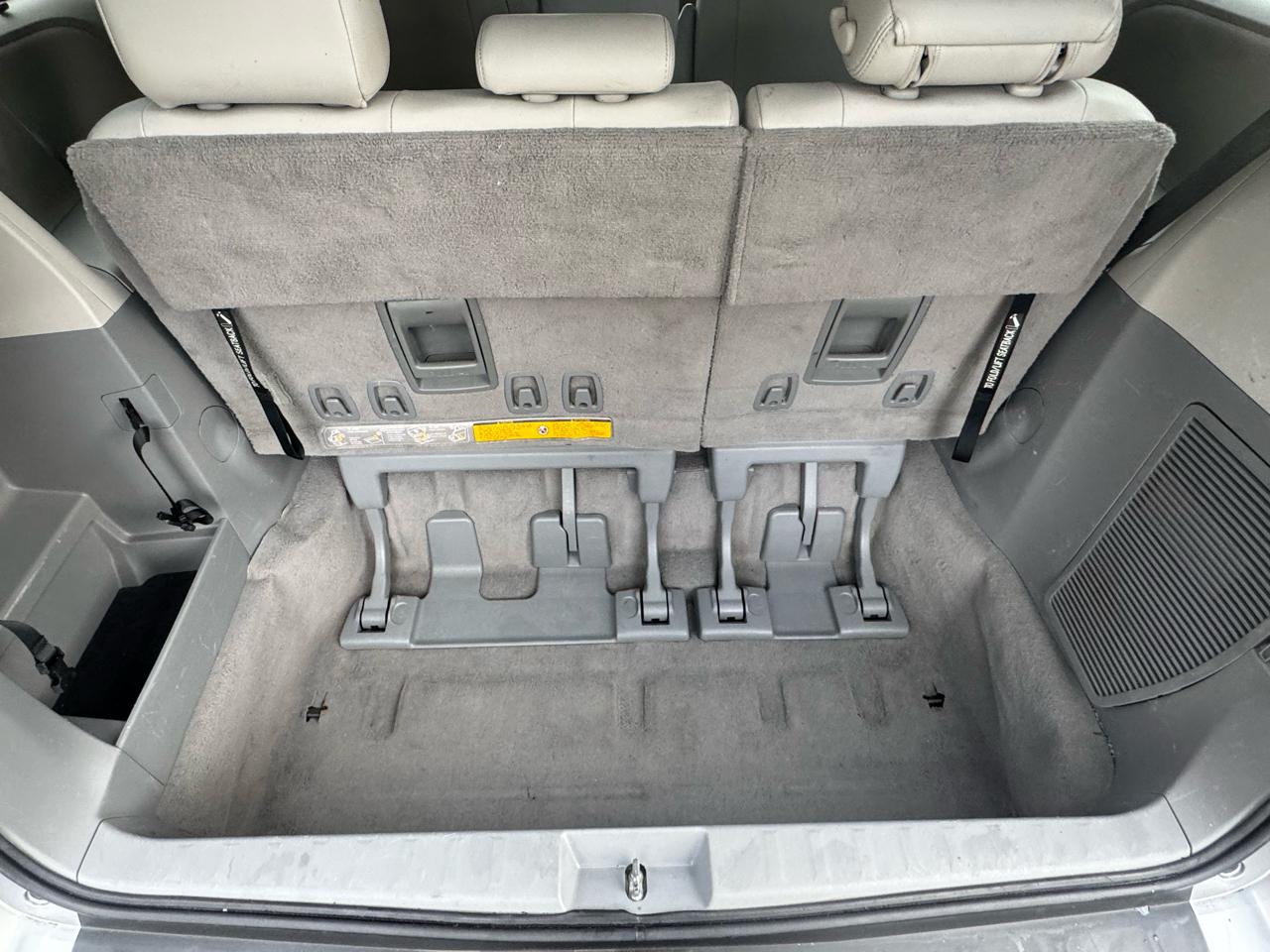 Toyota Sienna Limited 7-Pass V6 2011