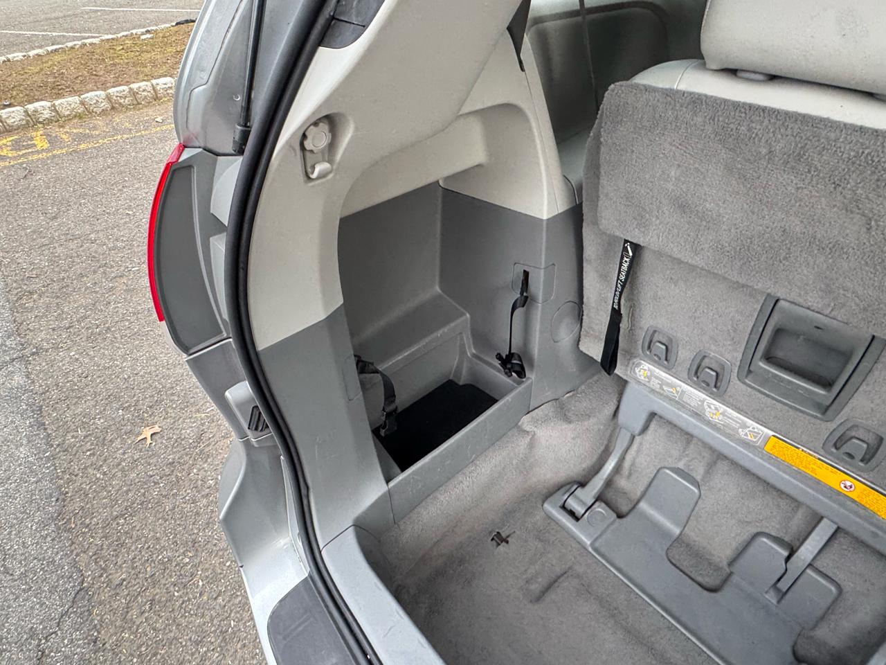 Toyota Sienna Limited 7-Pass V6 2011