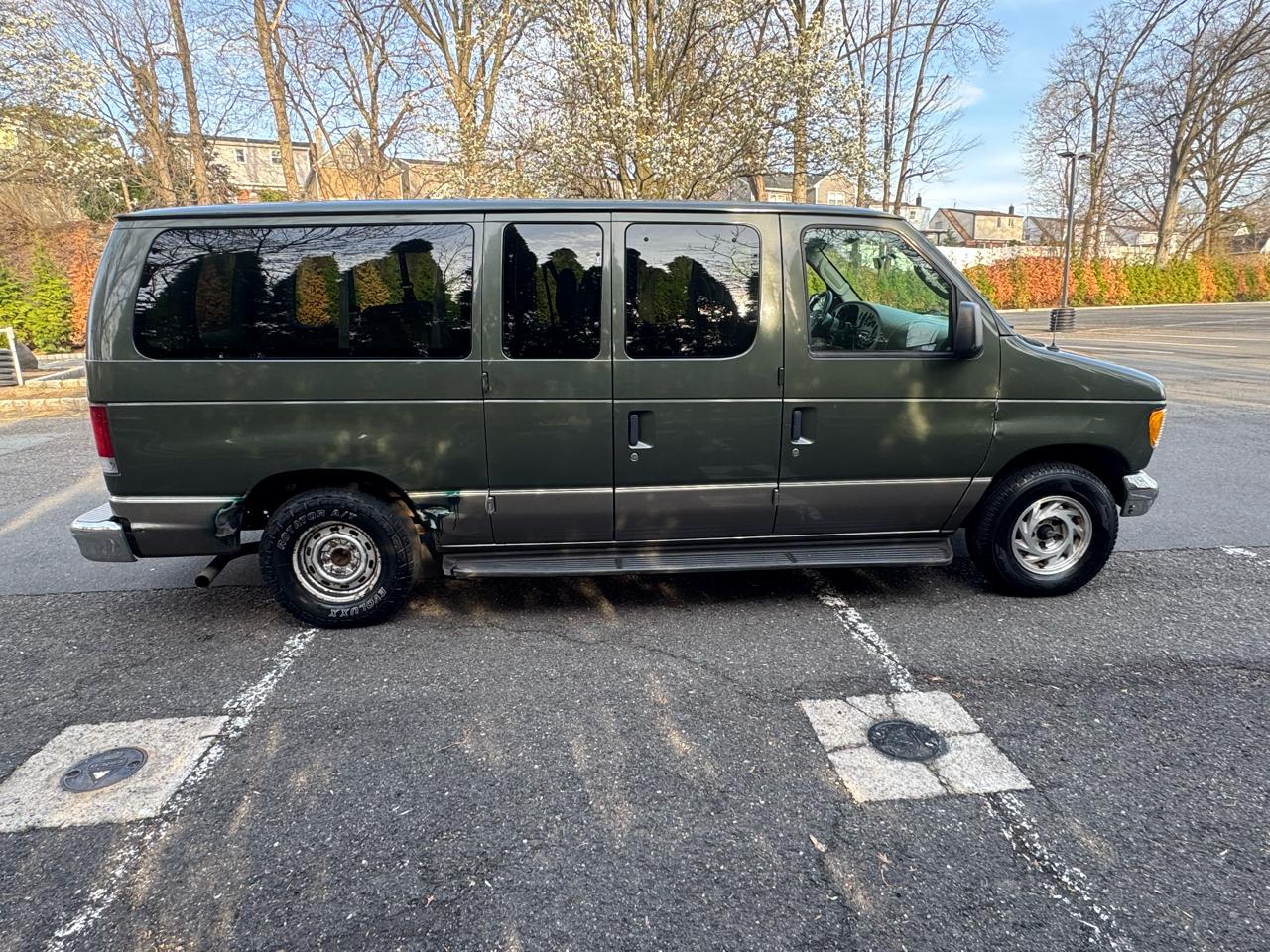 Ford Econoline E-150 XL 2003