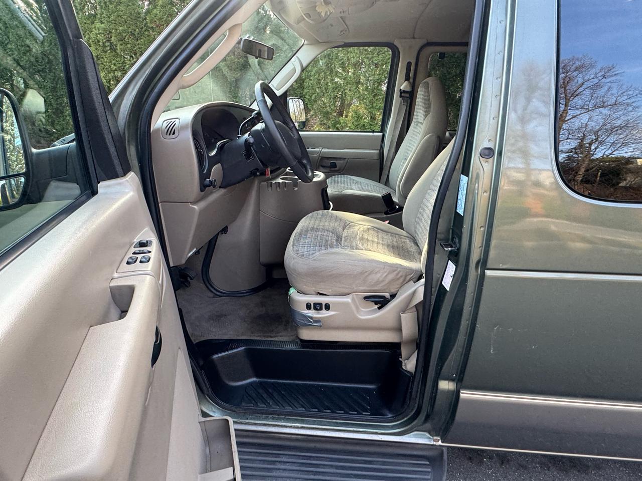 Ford Econoline E-150 XL 2003