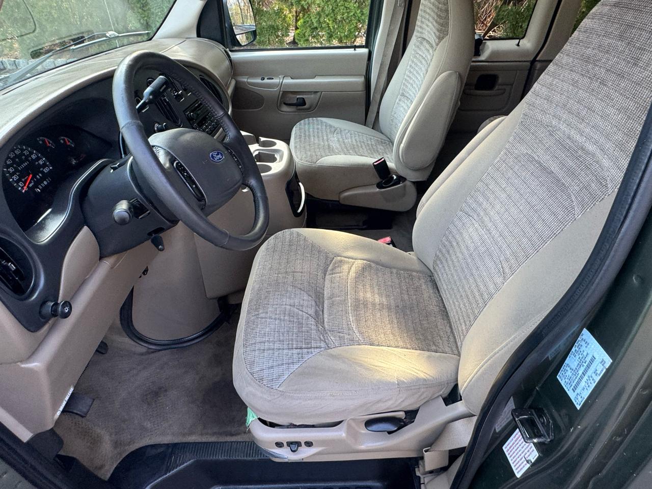 Ford Econoline E-150 XL 2003