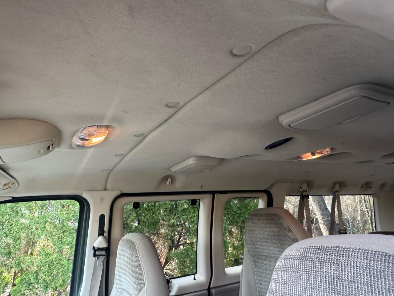 Ford Econoline E-150 XL 2003