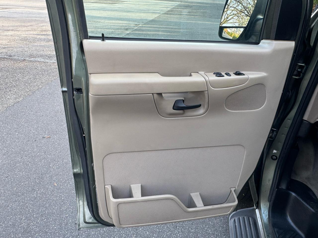 Ford Econoline E-150 XL 2003