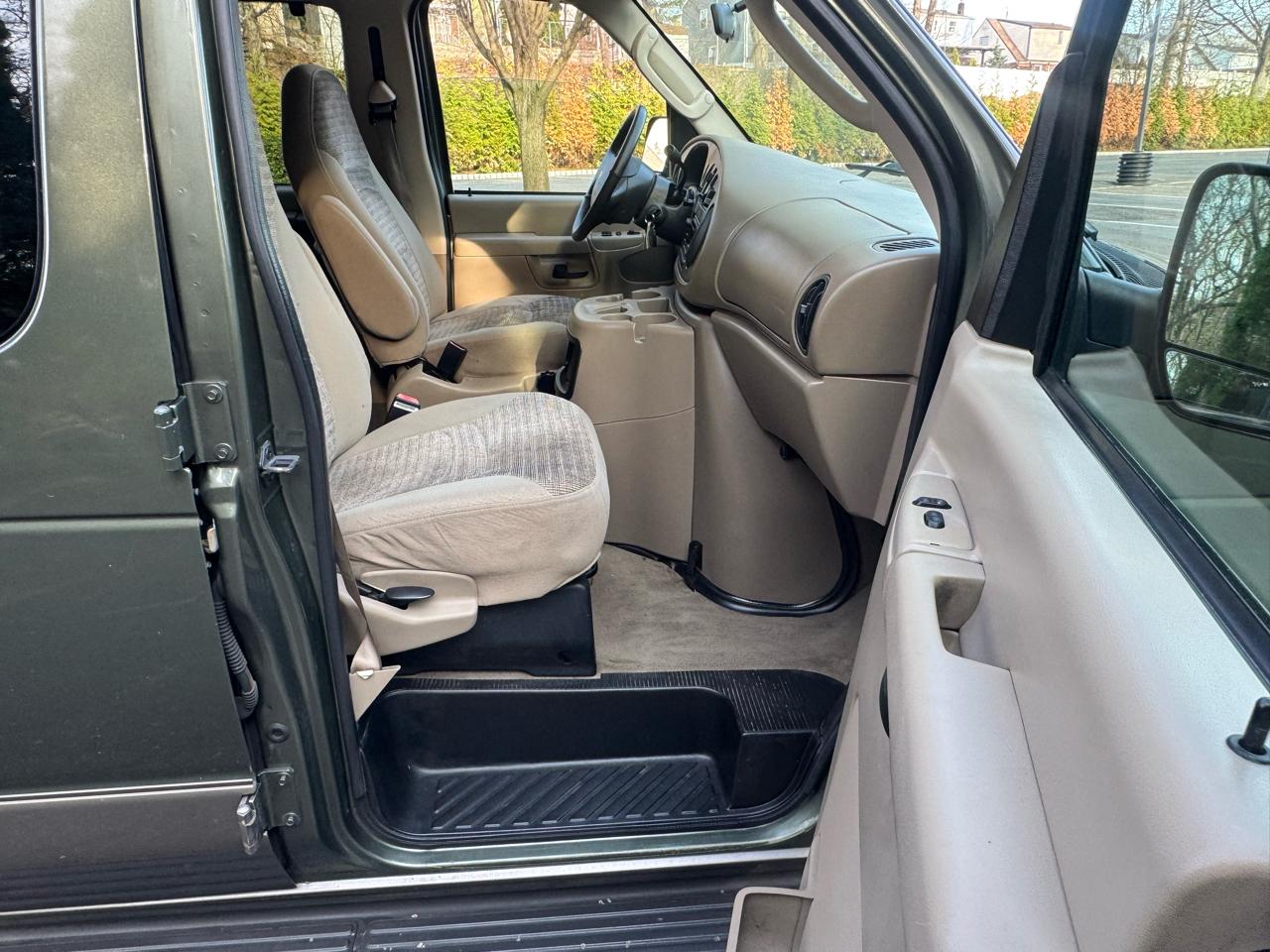 Ford Econoline E-150 XL 2003