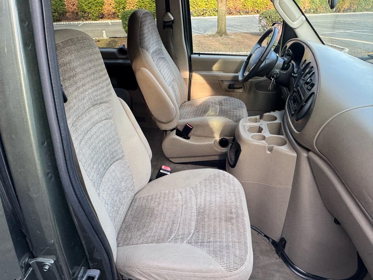 Ford Econoline E-150 XL 2003