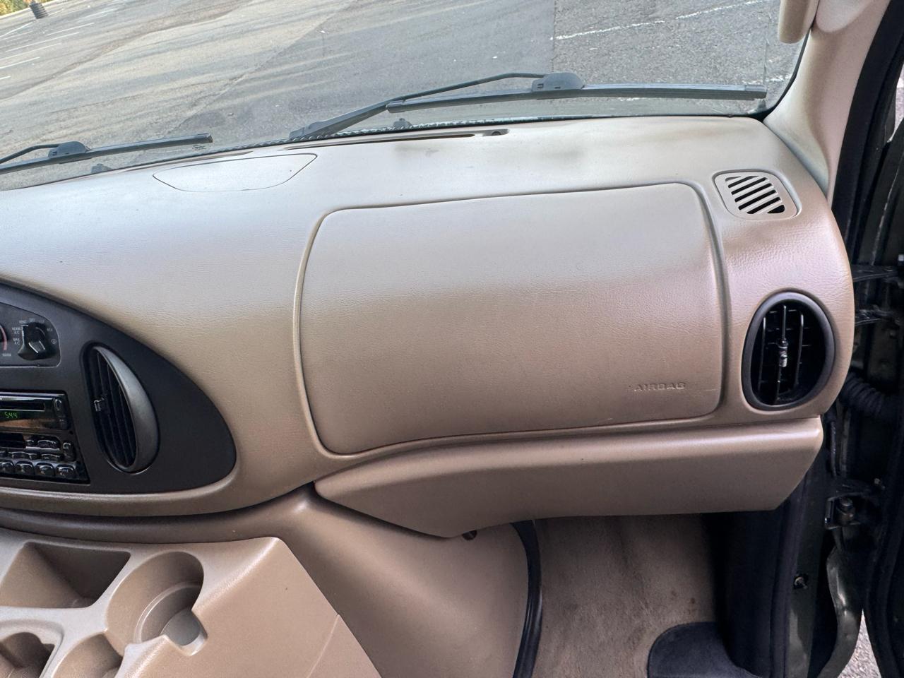 Ford Econoline E-150 XL 2003