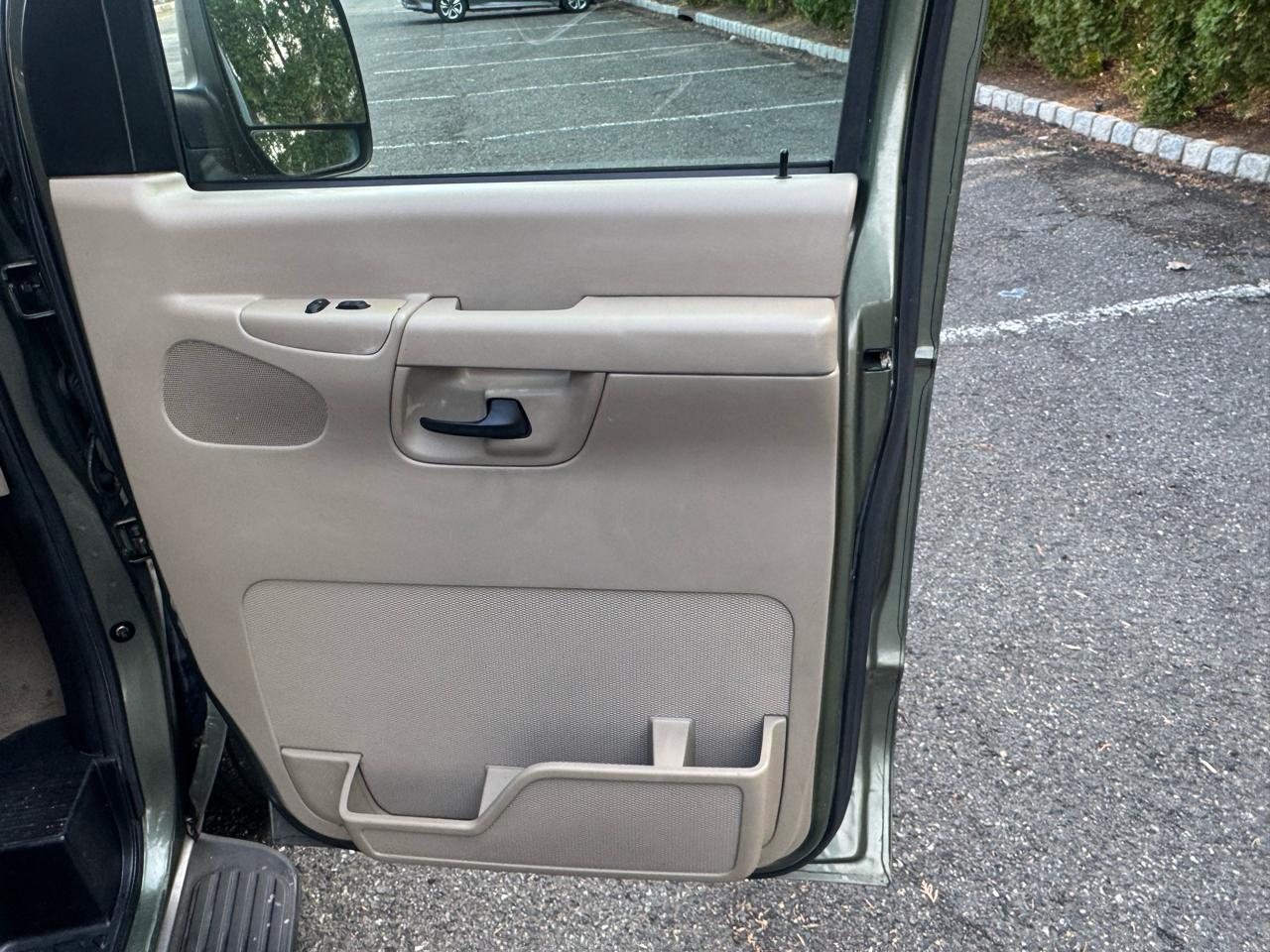 Ford Econoline E-150 XL 2003