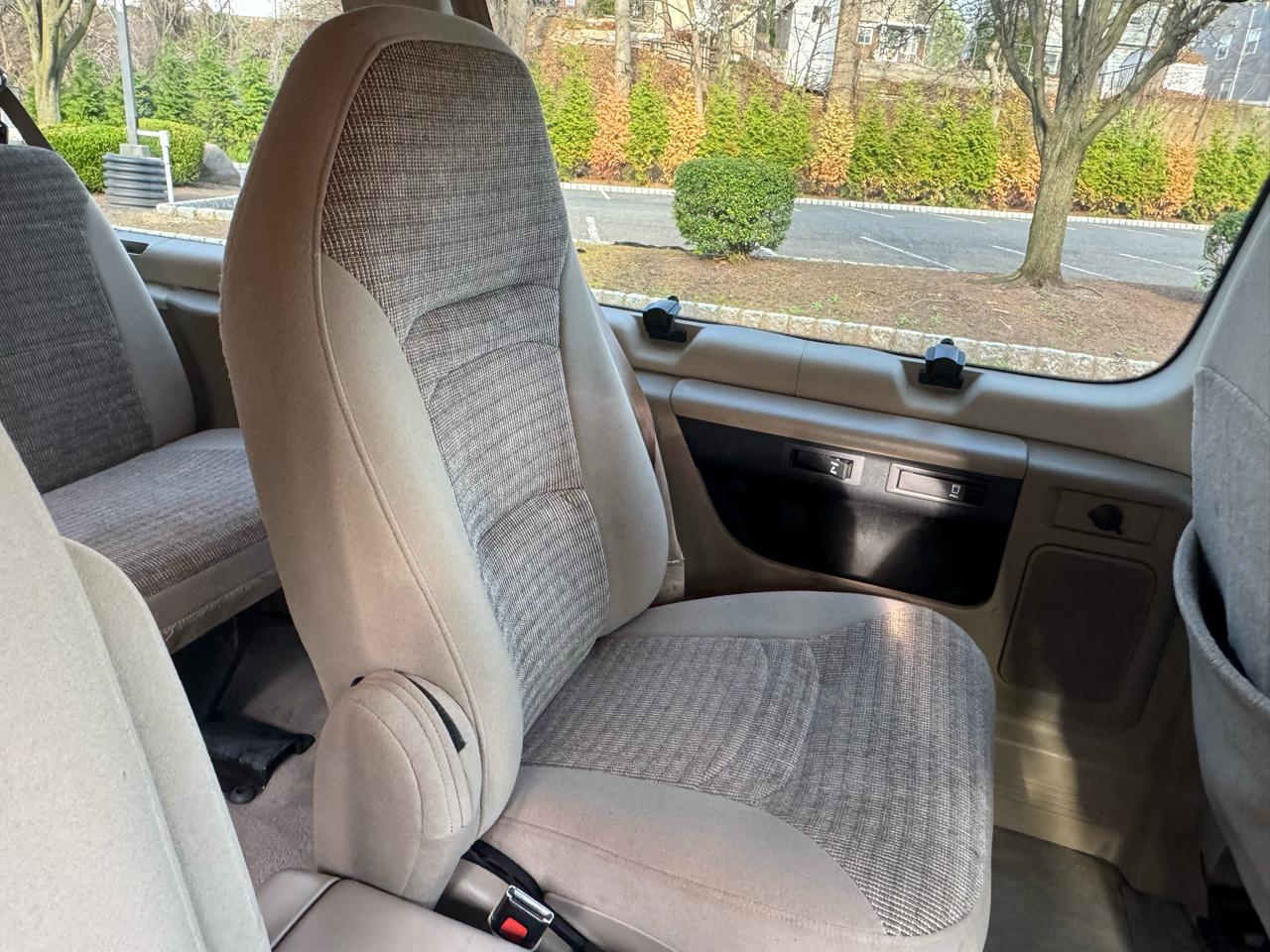 Ford Econoline E-150 XL 2003