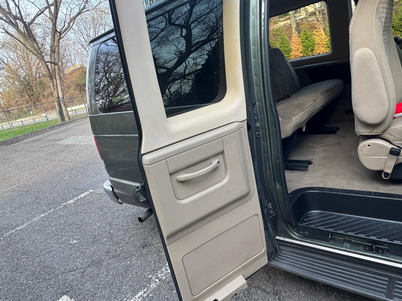 Ford Econoline E-150 XL 2003