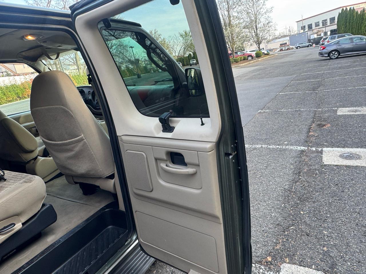 Ford Econoline E-150 XL 2003