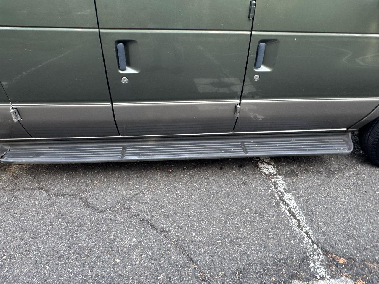 Ford Econoline E-150 XL 2003