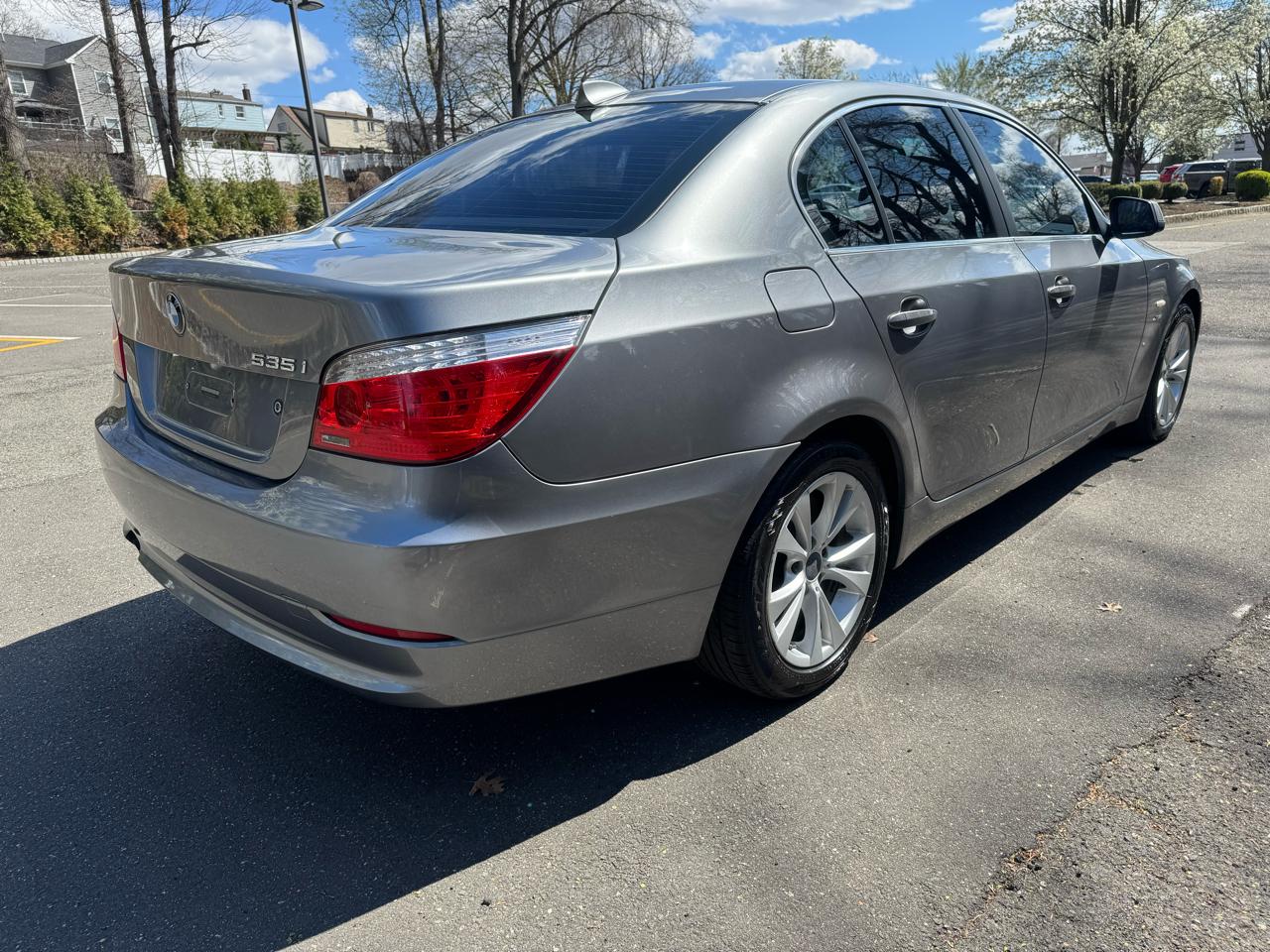 BMW 5-Series 535xi 2010