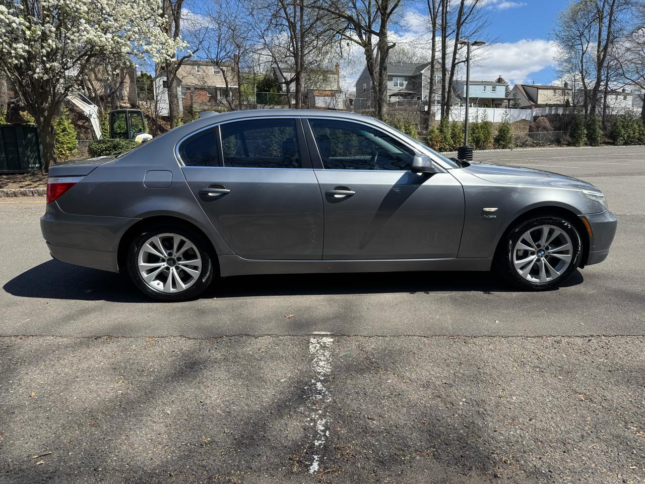 BMW 5-Series 535xi 2010