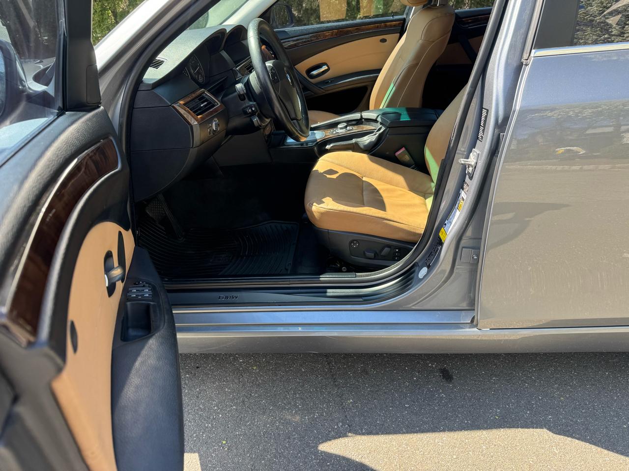 BMW 5-Series 535xi 2010