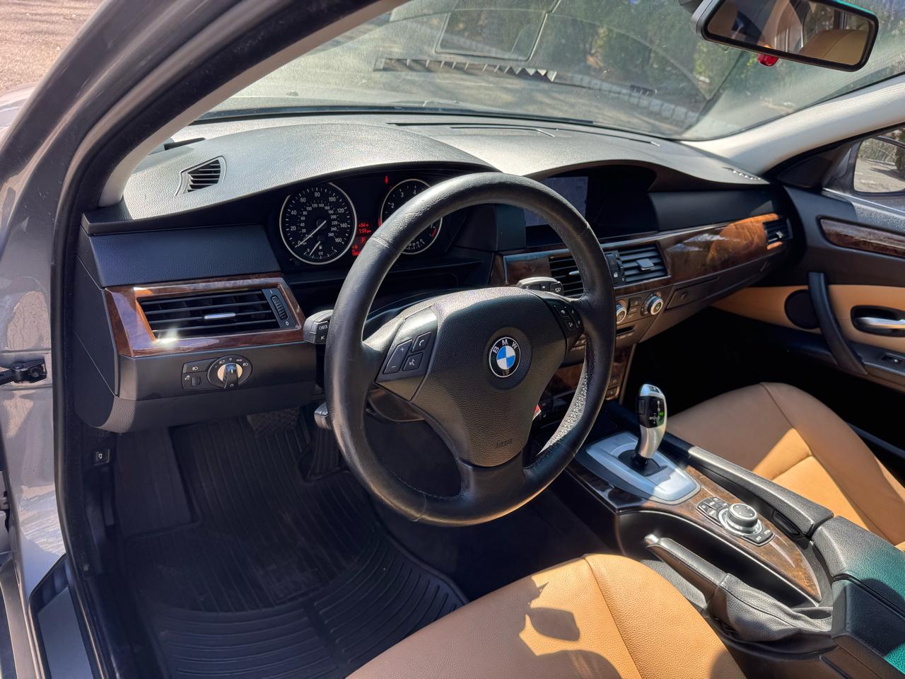 BMW 5-Series 535xi 2010