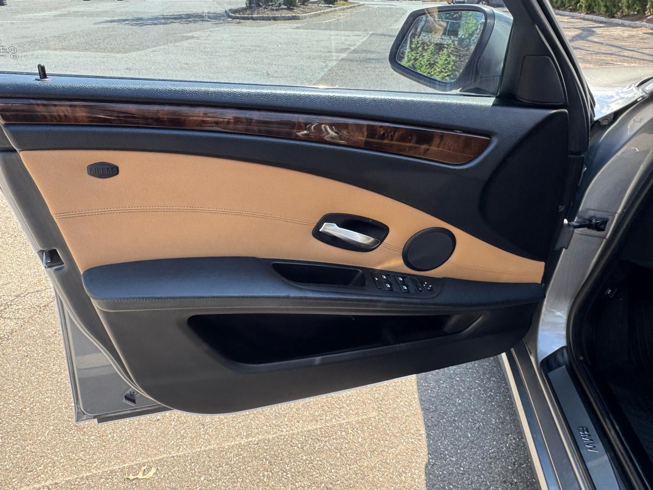 BMW 5-Series 535xi 2010