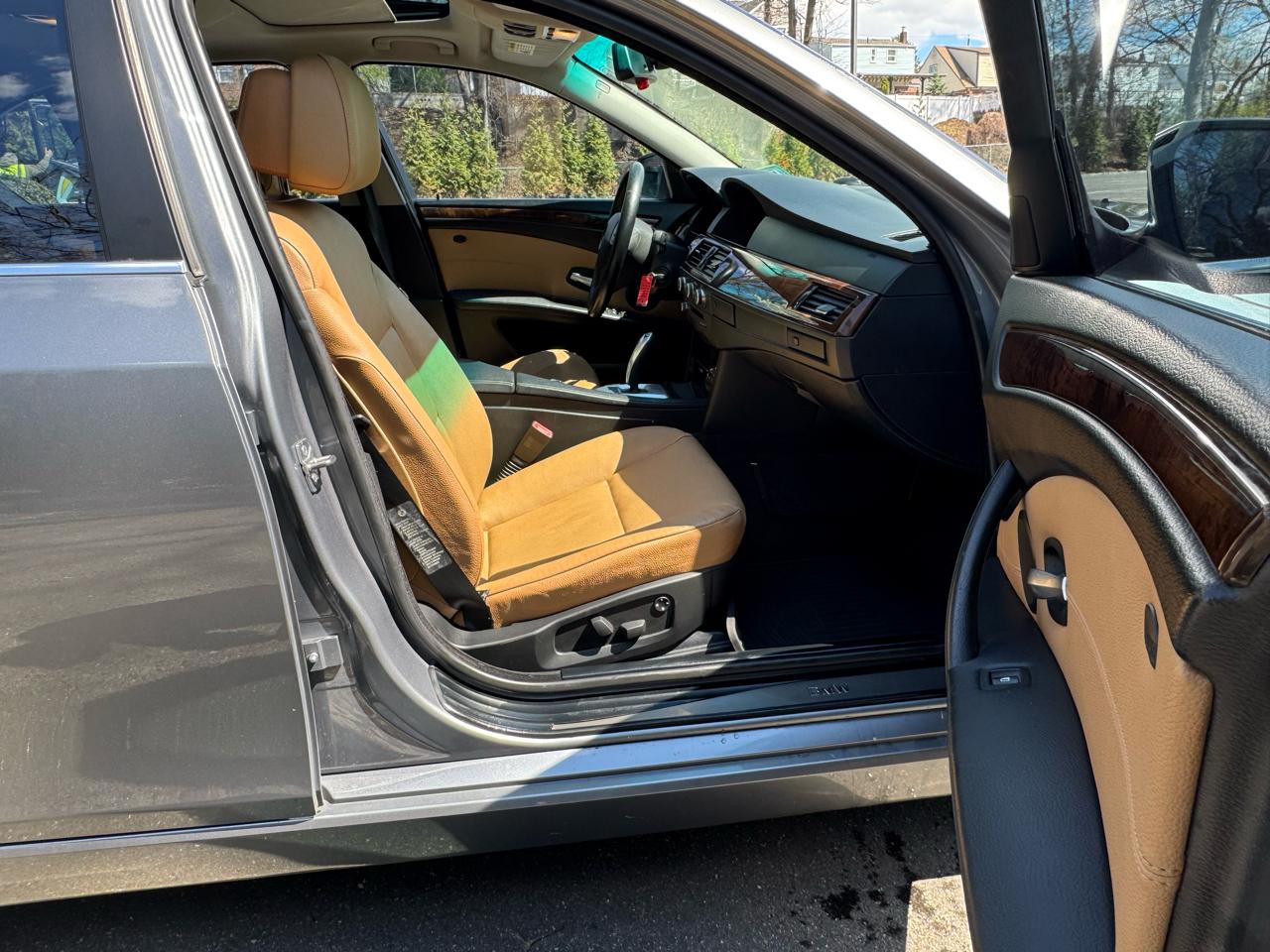 BMW 5-Series 535xi 2010