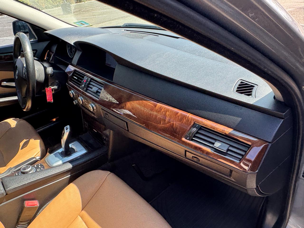 BMW 5-Series 535xi 2010