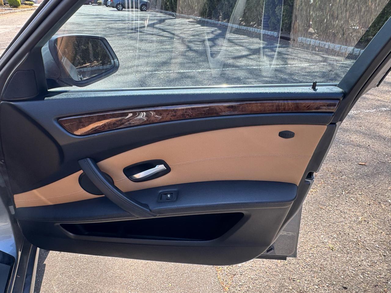 BMW 5-Series 535xi 2010