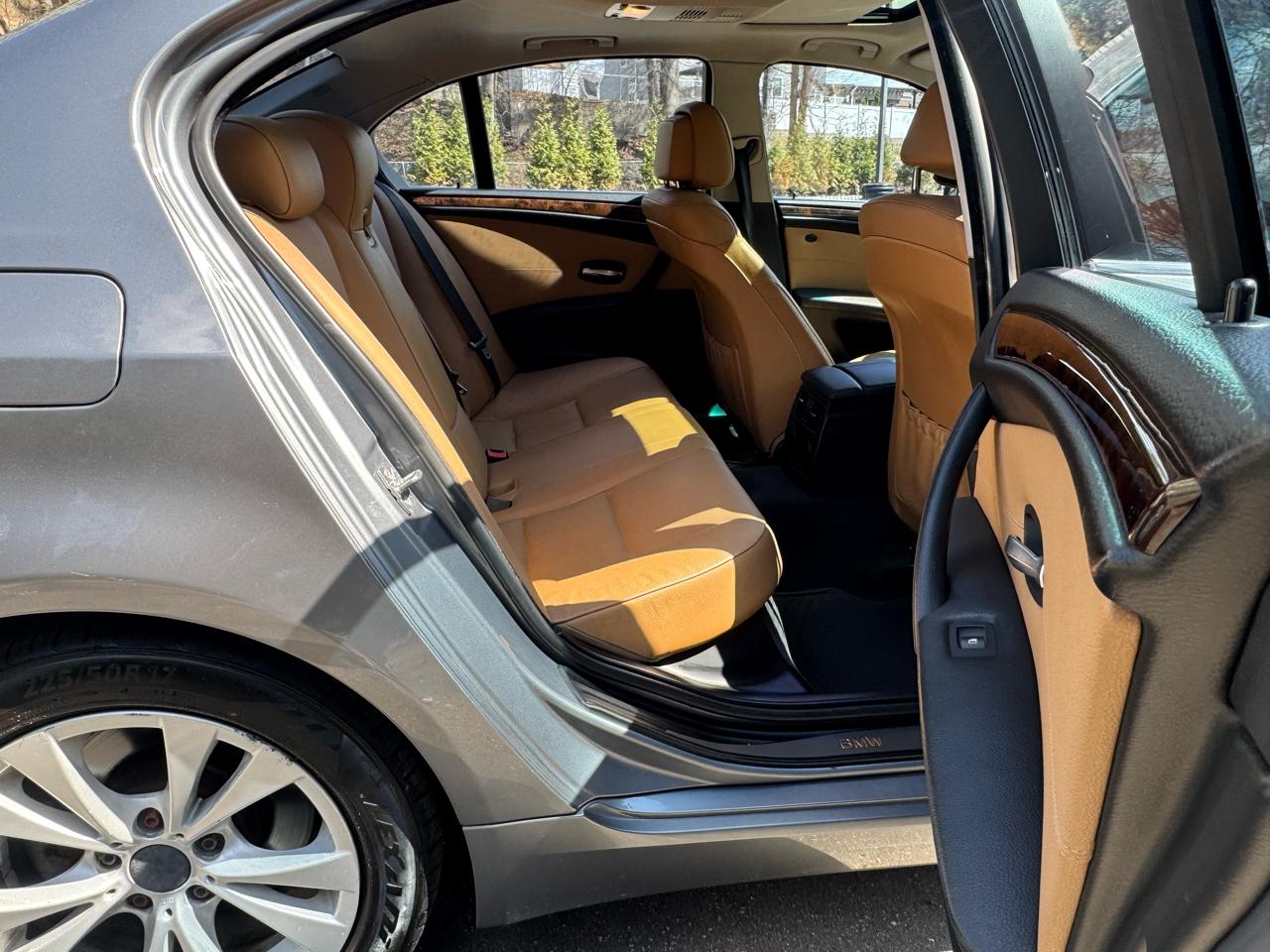 BMW 5-Series 535xi 2010