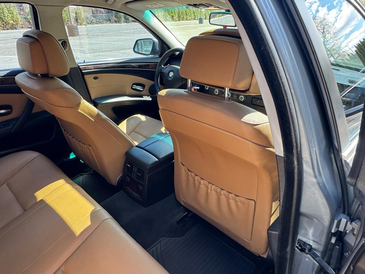 BMW 5-Series 535xi 2010