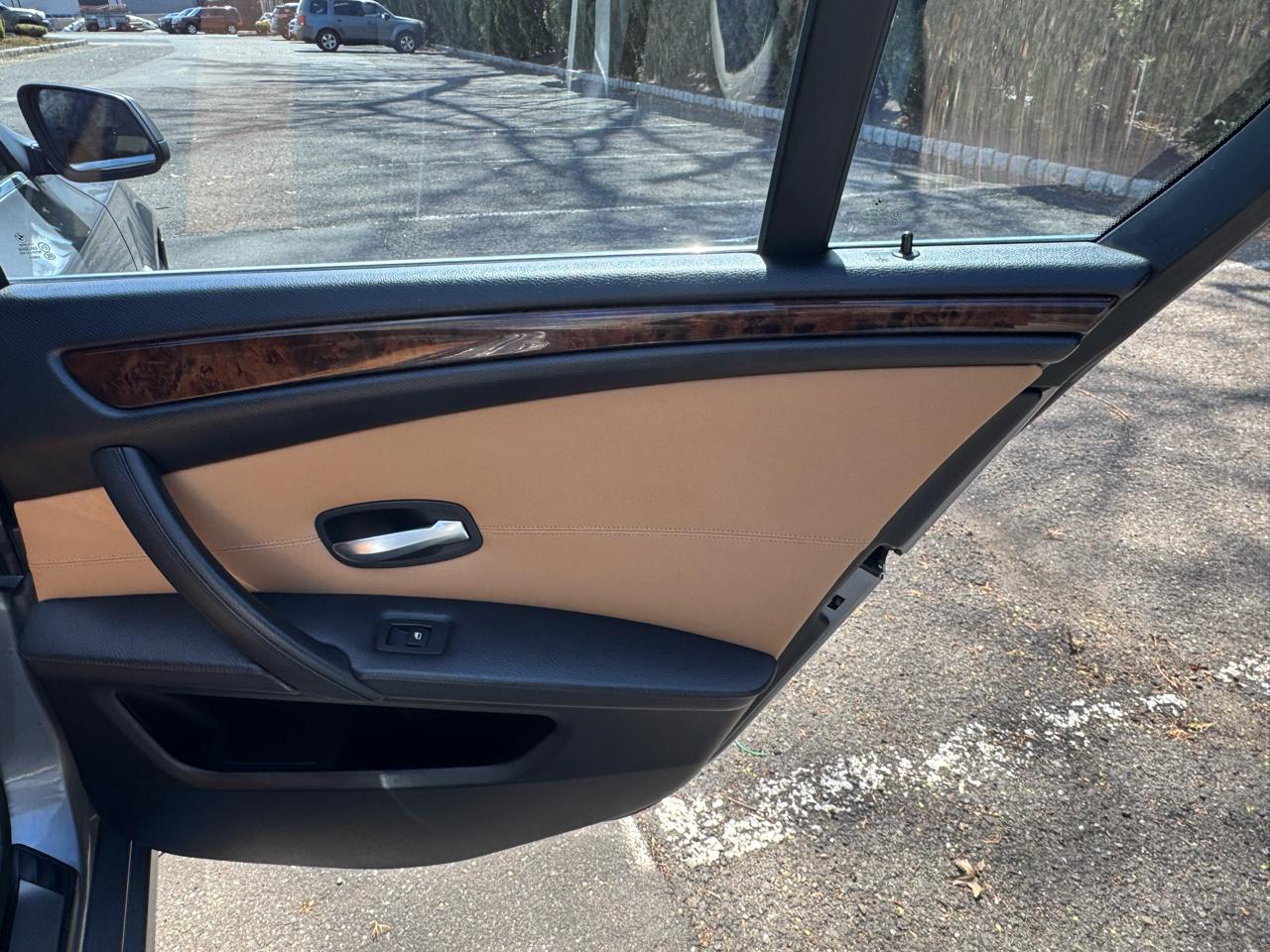 BMW 5-Series 535xi 2010