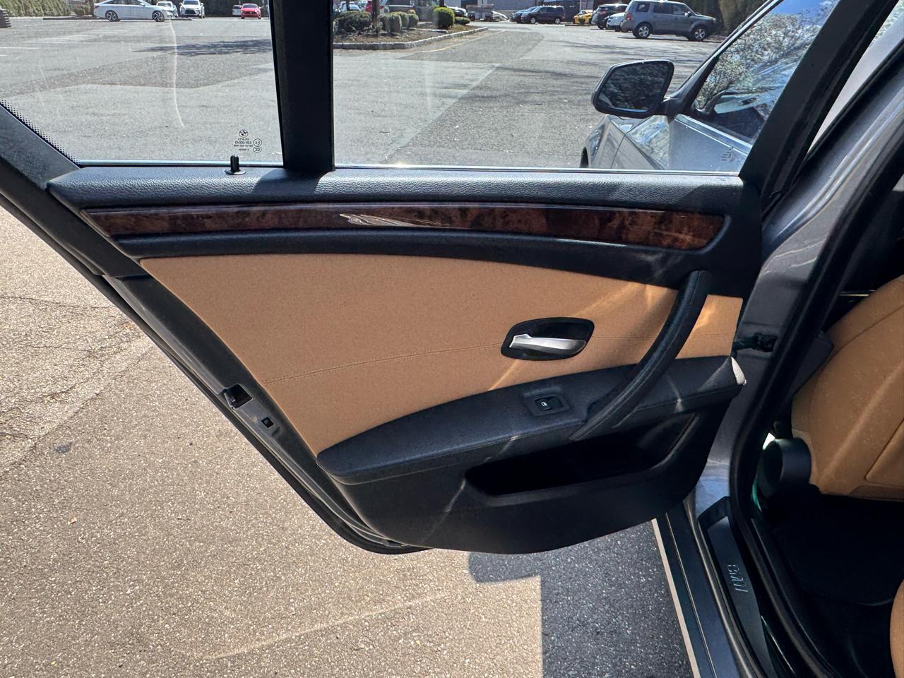 BMW 5-Series 535xi 2010