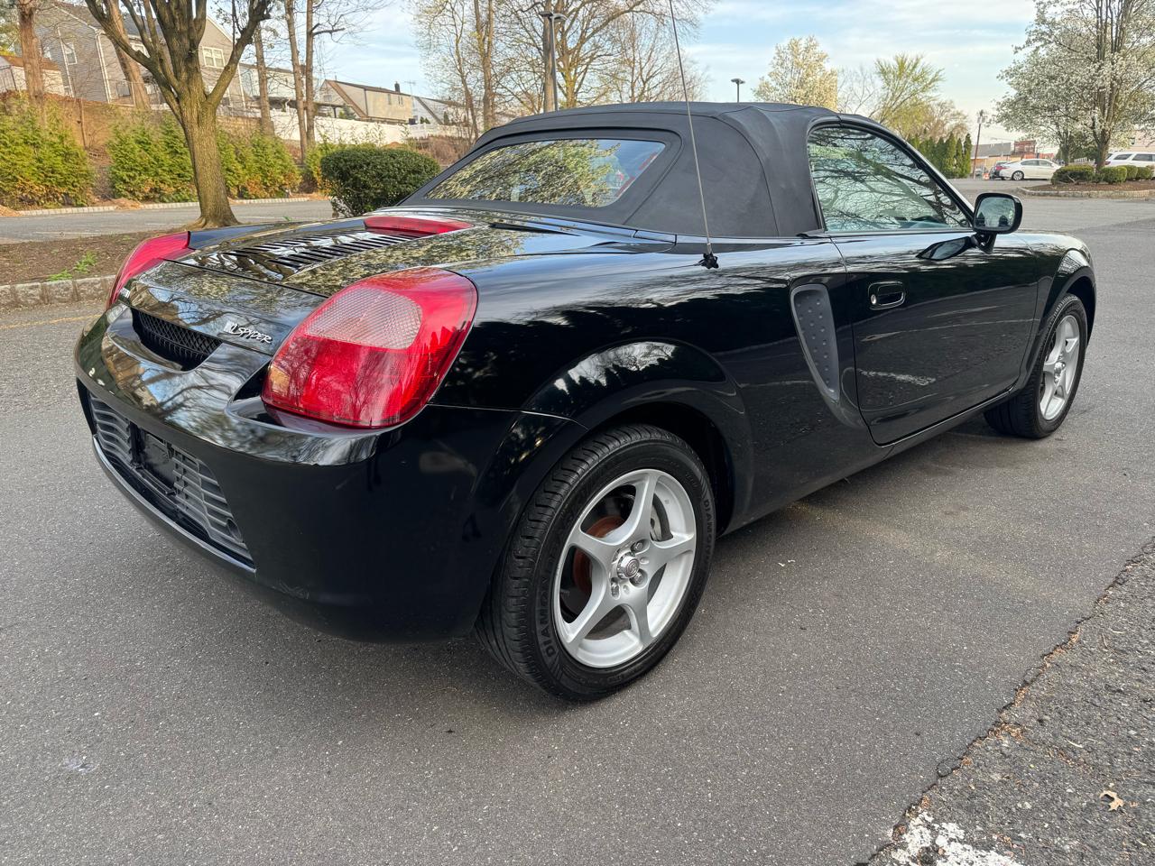 Toyota MR2 Spyder Base 2000