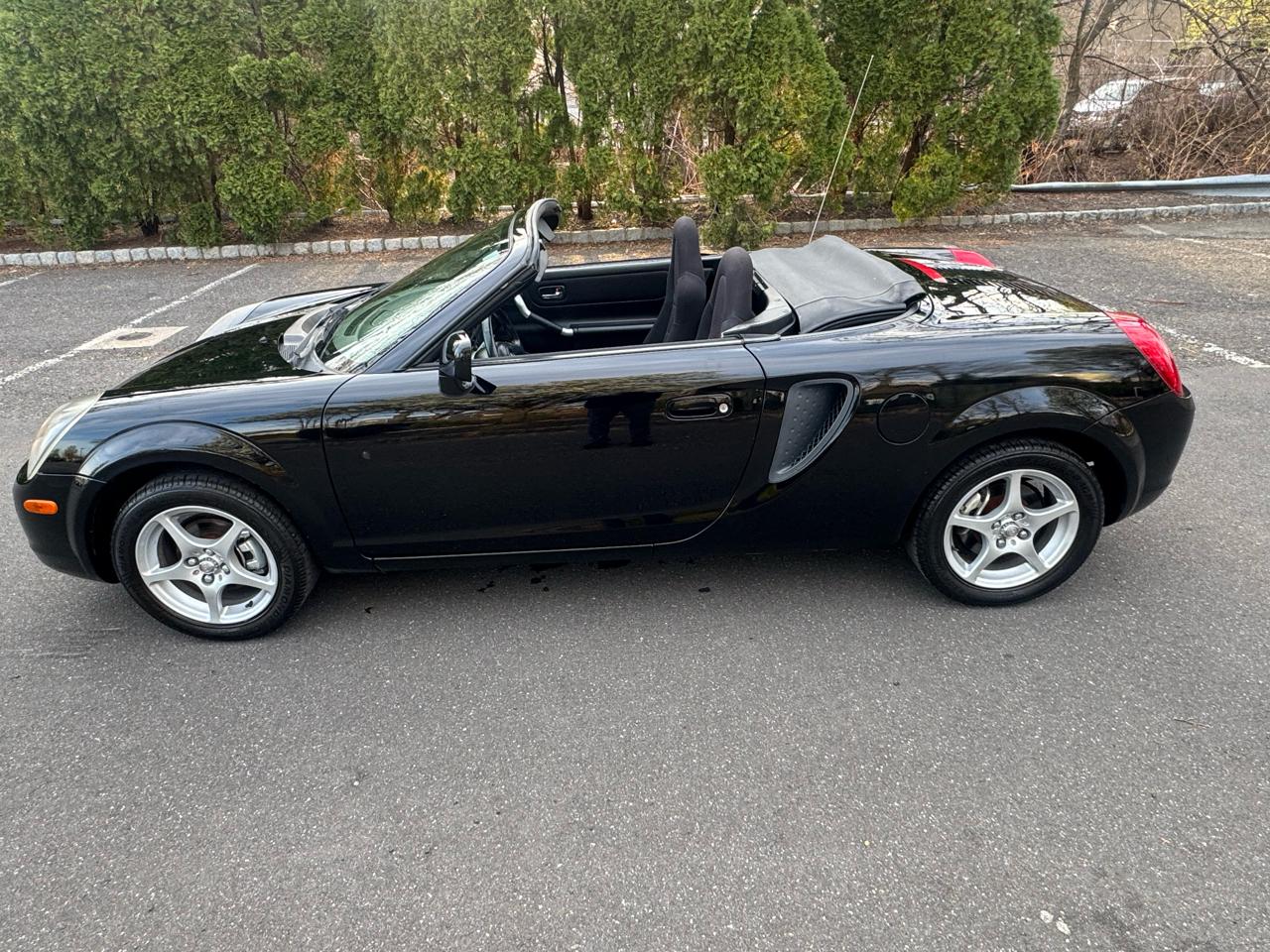 Toyota MR2 Spyder Base 2000