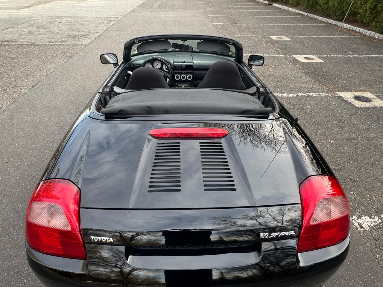 Toyota MR2 Spyder Base 2000